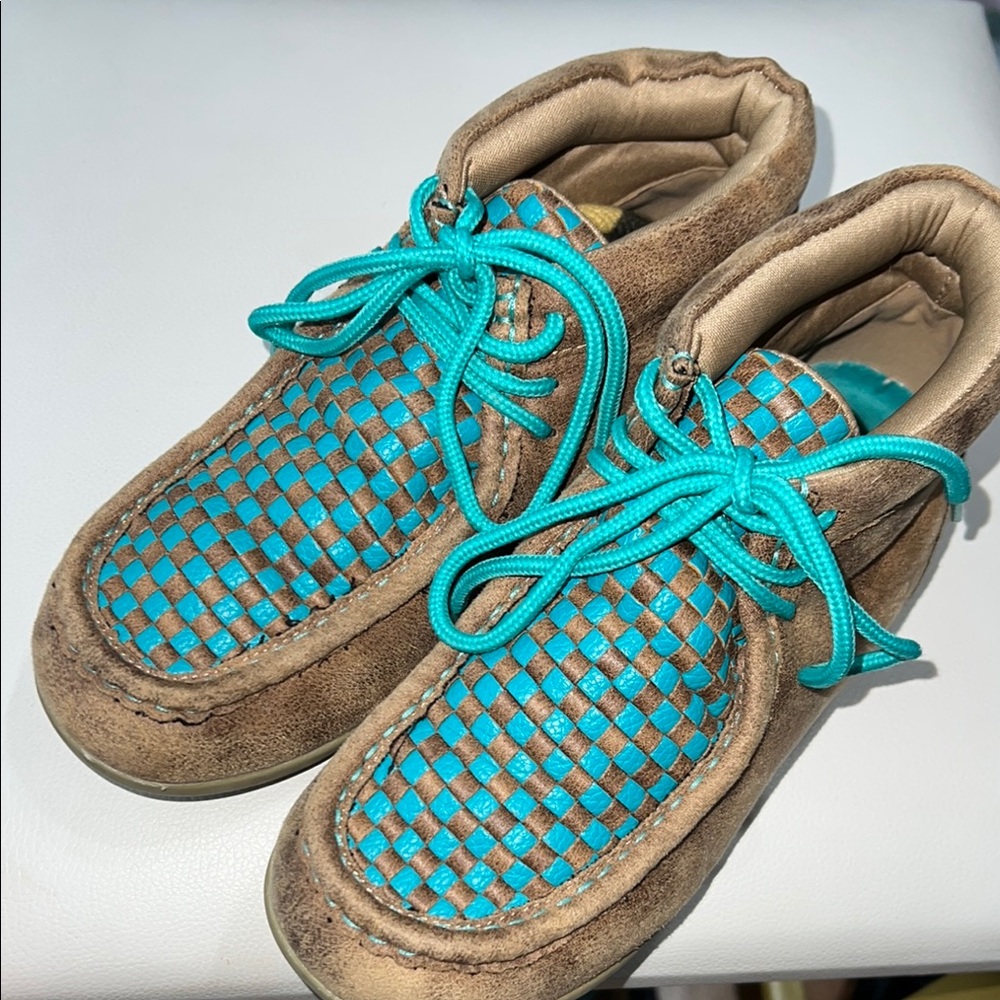 ✨🤠Girls Twister Moccasin Size 3️⃣ 🤠✨